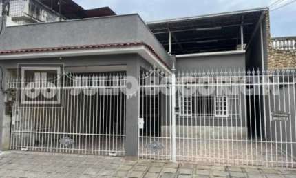 Casa com 3 quartos à venda na Rua Ana Camarão, Camarão, São Gonçalo, 215 m2 por R$ 470.000