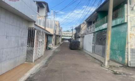 Sobrado  em Cond. Fechado -  Sitio Cercado  03  dorm,