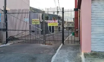 Sobrado em condomínio fechado na izaac, com 03 dorm.  sitio cercado