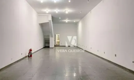 Salão Comercial para Locação com 3 andares na região Central.