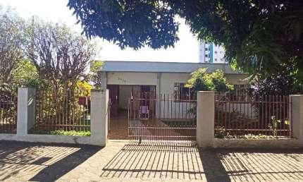 Casa com 3 dormitorios - Bairro Centro - Cascavel PR