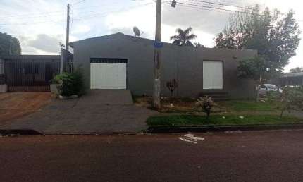 Casa com 3 dormitorios e sala comercial de 60m2 -  Bairro Periollo