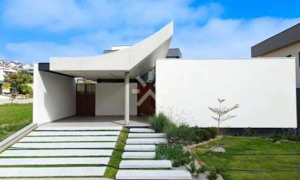 Casa térrea com 3 suítes, 239 m²  | Condomínio Monte Carlo | Urbanova - SJC
