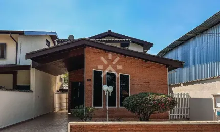 Casa em Condomínio - 3 dormitórios - 250m² - Urbanova