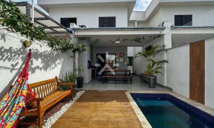 Casa à Venda com 3 quartos, 3 banheiros, 2 vagas e 160m² por R$ 1.190.000
