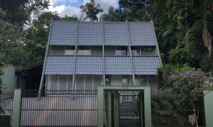 Casa para Venda em Joinville, América, 3 dormitórios, 1 suíte, 4 banheiros, 3 vagas