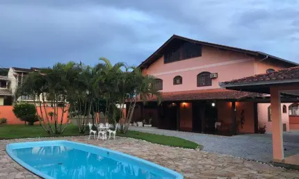 Casa para Venda em Joinville, Boa Vista, 4 dormitórios, 1 suíte, 4 banheiros, 4 vagas