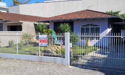 Casa para Venda em Joinville, Floresta, 2 dormitórios, 2 banheiros, 2 vagas