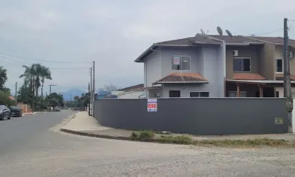 Sobrado Geminado para Venda em Joinville, Morro do Meio, 2 dormitórios, 1 banheiro, 1 vaga
