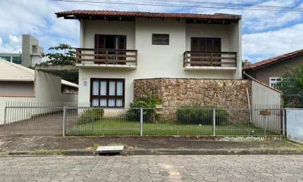 Casa para Locação em São Francisco do Sul, Itaguaçu, 3 dormitórios, 1 suíte, 2 banheiros, 3 vagas