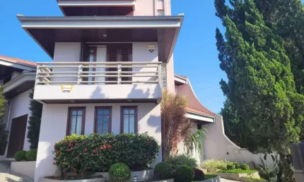Casa para Venda em Joinville, Boa Vista, 5 dormitórios, 3 suítes, 6 banheiros, 3 vagas