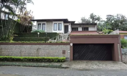 Casa para Venda em Joinville, Bom Retiro, 4 dormitórios, 1 suíte, 3 banheiros, 4 vagas