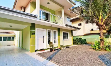 Casa para Venda em Joinville, Anita Garibaldi, 3 dormitórios, 1 suíte, 4 banheiros, 3 vagas