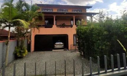 Casa para Venda em Joinville, Floresta, 4 dormitórios, 2 banheiros, 2 vagas