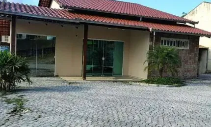 Casa para Venda em Joinville, Bom Retiro, 4 dormitórios, 1 suíte, 3 banheiros, 4 vagas