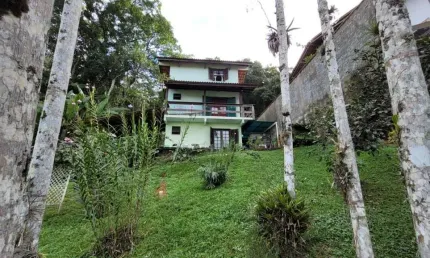 Casa para Venda em Joinville, Glória, 2 dormitórios, 2 banheiros, 2 vagas