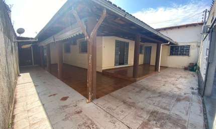 Casa com 3 quartos à venda na Rua Cruz de Malta, Jardim Petrópolis, Goiânia