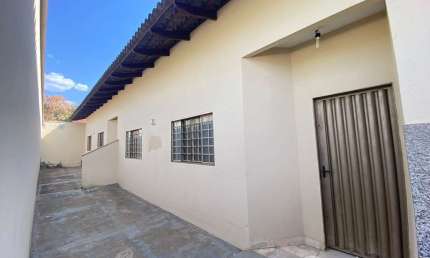 Casa Nº 02, 02 quartos, Rua Presidente Vargas, Jardim Presidente.