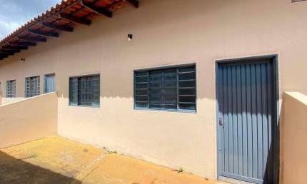 Casa com 2 quartos para alugar na Avenida A, Vila Lucy, Goiânia