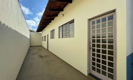 Casa Nº 01, 02 quartos, Av 24 de Outubro, Setor Campinas