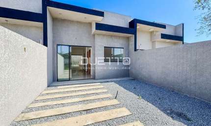 Casa Geminada com 02 dormitórios em Bal. Saint Etiene