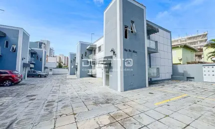 Apartamento com 02 dormitórios a poucos metros do mar em Caiobá