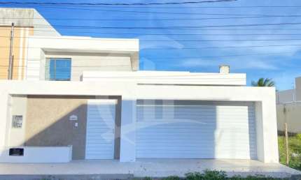 Casa com espaço Gourmet com churrasqueira, na Aruana.