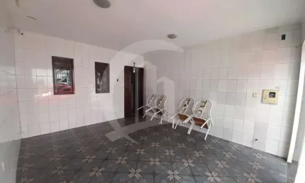 EXCELENTE CASA DE MÉDIO PADRÃO A VENDA NO BAIRRO SIQUEIRA CAMPOS, LADO SOMBRA PREDOMINANTE.