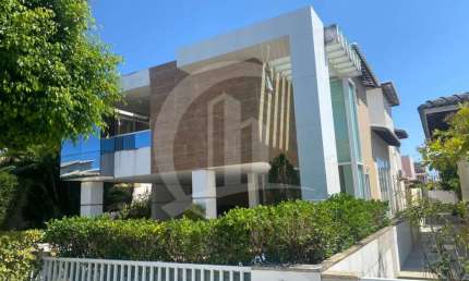Casa à venda em condomínio fechado com 400m² Bairro Aruana