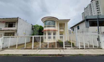 Excelente casa para locação comercial localizada no bairro São José.
