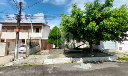 Casa Residencial de 250m² com 3 Quartos sendo 1 (Suíte) para Locação no Bairro Suíça