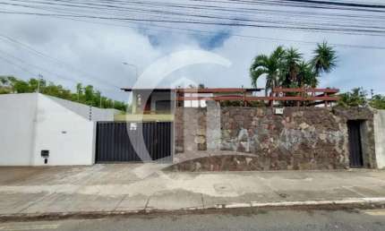 Casa Residencial ou Comercial de 350m² com 5 Quartos sendo 2 (Suítes) para Locação no Bairro Farolândia