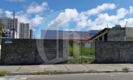 AMPLO TERRENO À VENDA NA ATALAIA COM LOCALIZAÇÃO PRIVILEGIADA