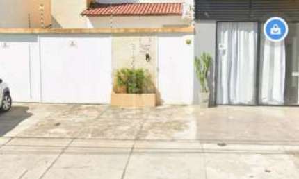 Casa com Ponto Comercial à Venda na Coroa do Meio em Localização Privilegiada!