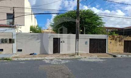 Casa à Venda no Bairro Coroa do Meio ? Ampla, Confortável e Bem Localizada!