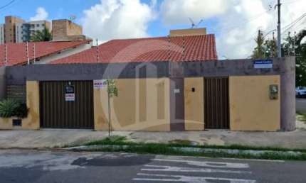 Casa à Venda no Bairro Coroa do Meio  Espaço, Conforto e Excelente Localização!