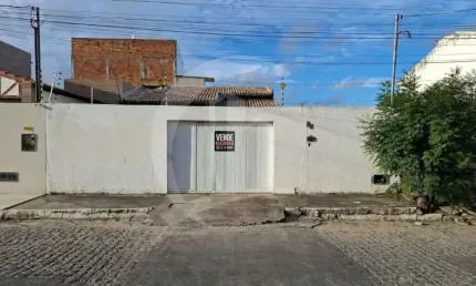 Casa Residencial e Comercial à Venda no Bairro Aruana