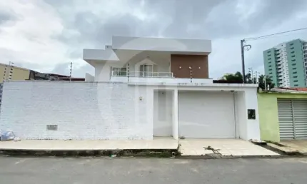 Casa à venda no bairro farolandia, ampla, confortável e pronta pra morar!