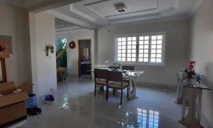 Bairro Shangri-la - Casa à Venda reformada, 3 suítes, 2 vagas, Quintal