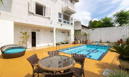 Sobrado Residencial de 530m² no Alto de Pinheiros - 6 Dormitórios, 5 Suítes, 6 Vagas - À Venda