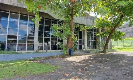 Prédio para alugar na Avenida Barros Reis, --, Fazenda Grande do Retiro, Salvador por R$ 55.000