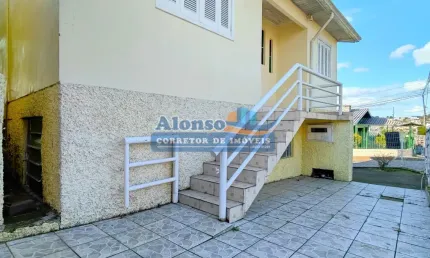 Casa semi mobiliada de esquina com duas moradias no Serrano