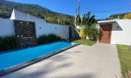Casa para Locação em Balneário Camboriú, Barra, 4 dormitórios, 1 suíte, 3 banheiros, 2 vagas