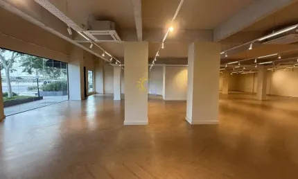Sala Comercial para Locação em Balneário Camboriú, Centro, 4 banheiros, 2 vagas