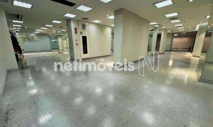 Loja disponível para aluguel no Centro com área útil de 3072 m² para seu negócio.