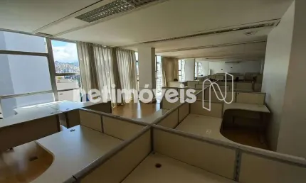 Aluguel de Loja Espaçosa com 700 m² no Centro - Oportunidade Imperdível!