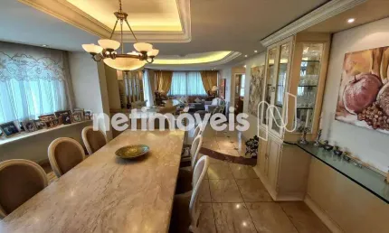 Apartamento à venda no bairro Funcionários com 4 dormitórios e 238 m² de área útil.