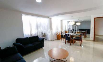 Cobertura à venda no bairro Buritis com 240 m² e 4 dormitórios/quartos disponíveis
