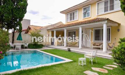 Casa residencial à venda no bairro Belvedere com 320 m² e 3 dormitórios/quartos.