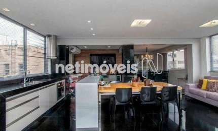 Cobertura à venda no Carmo com 4 dormitórios e 265 m² de área útil disponível.